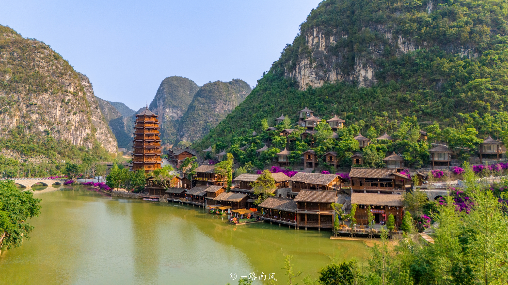 实拍贵州“天上宫城”，夜景璀璨梦幻，让人无限沉醉