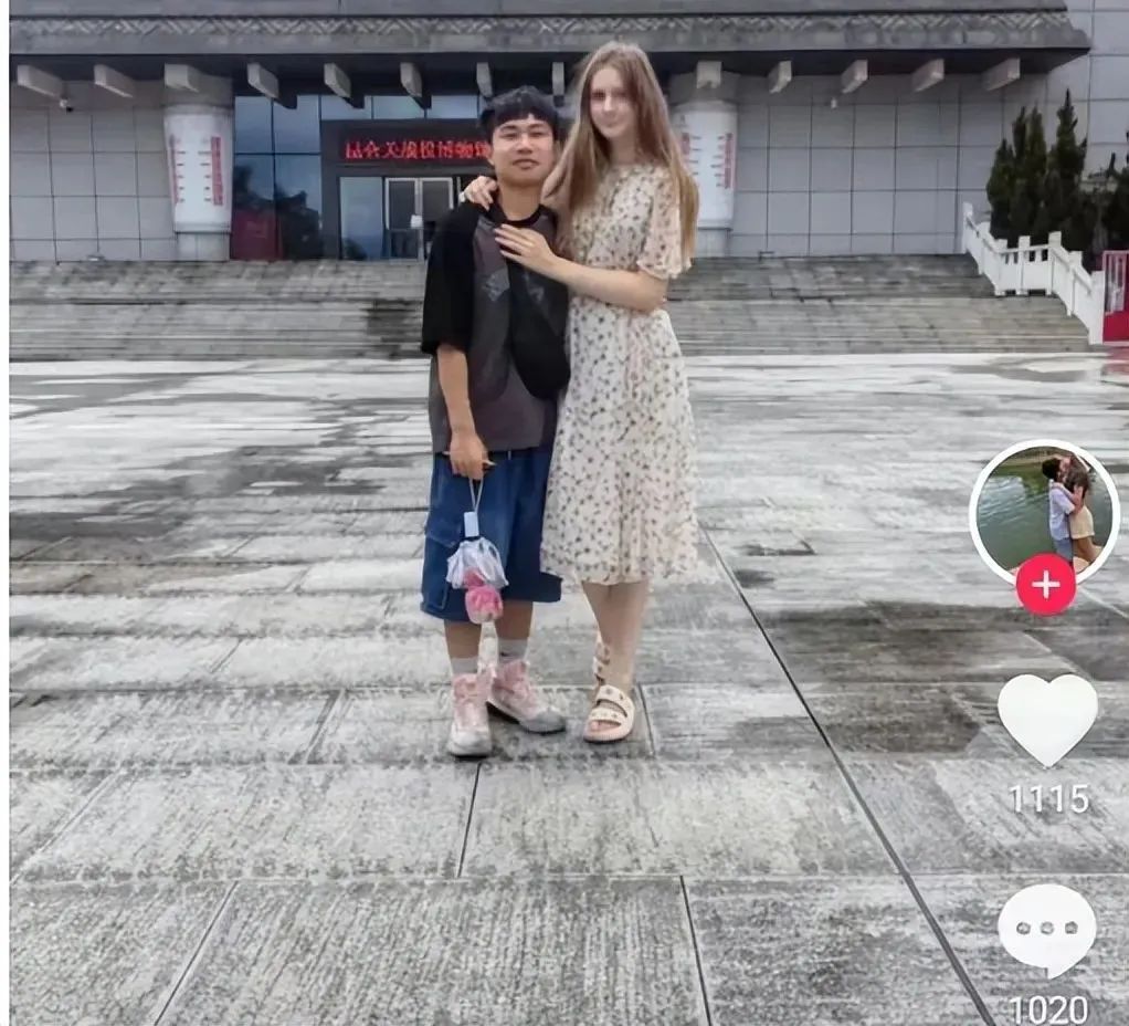 这对跨国情侣的爱情故事，为何成为了网络热议的焦点？