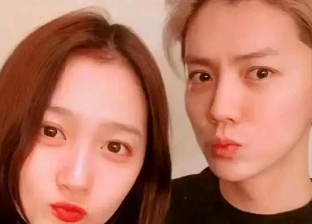 鹿晗和关晓彤又登上热搜，删微博的原因大概有三：

1、鹿先生担心给关妹妹带来压力