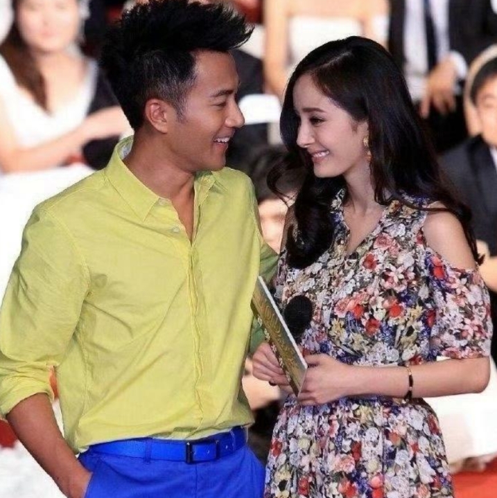 才发现，原来杨幂从未爱过刘恺威，这三张合影里杨幂的眼神出卖了恩爱人设！