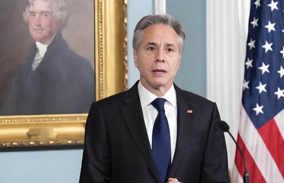 被问及如果特朗普再次当选总统，美国是否会继续援助乌克兰的时候，布林肯回答称，“每