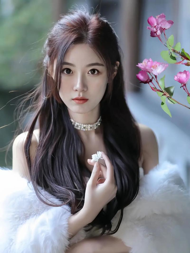 大姨子很漂亮。今天离婚了。搬到我家来住。晚上吃完饭，大姨子要洗澡。我老婆怕我偷看