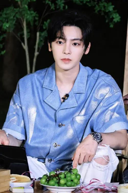 侯明昊新剧遇冷，角色之争引热议