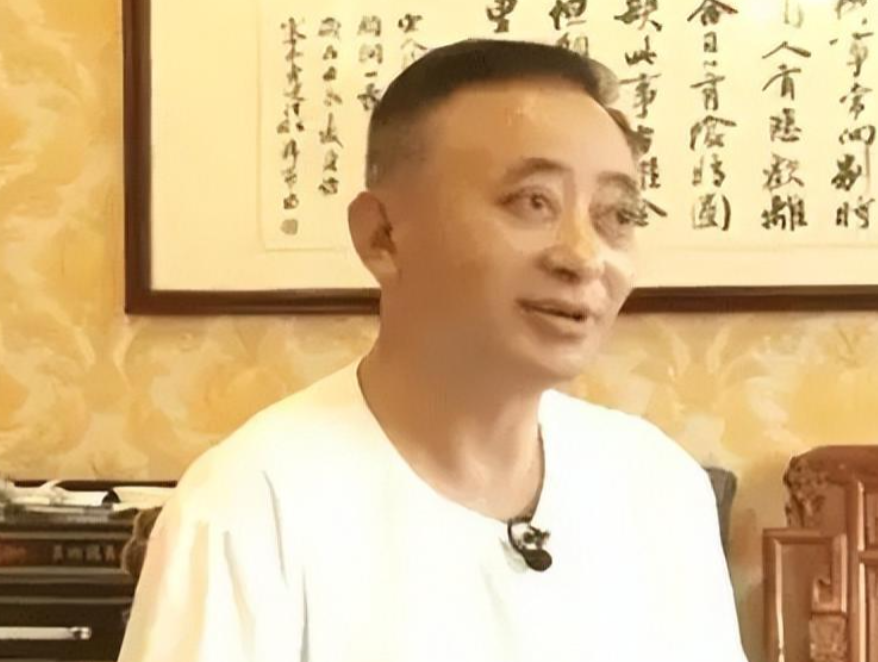 57岁大叔相亲，对54岁漂亮大妈一见钟情，可刚见面还没5分钟，大妈直接提出要掌管