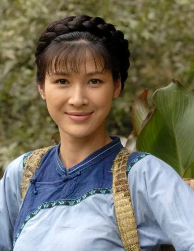 童蕾可是出名的亮剑女神，为嫁亿万富豪，狠心抛弃同居5年的周一围，如今为了丈夫的经