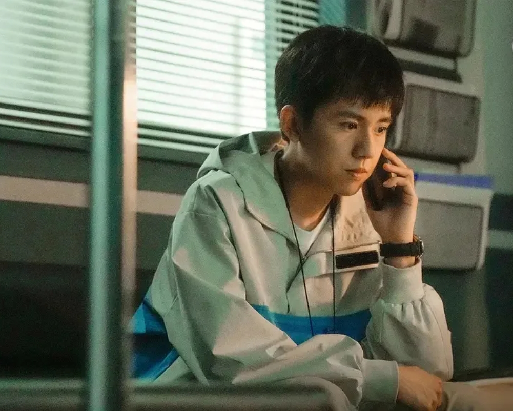 破茧2：悬疑探案，虫迹之旅
