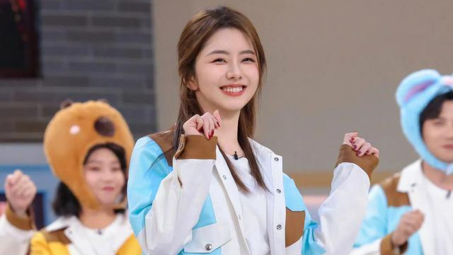 34岁娃娃脸是香饽饽，频频出演“姐弟恋”，《蜀锦人家》冲她看的