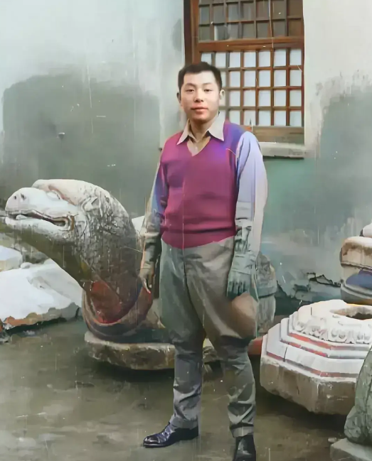 张学良1935年在西安的一张珍贵老照片，这不是演员，货真价实的本尊，面貌清晰可见