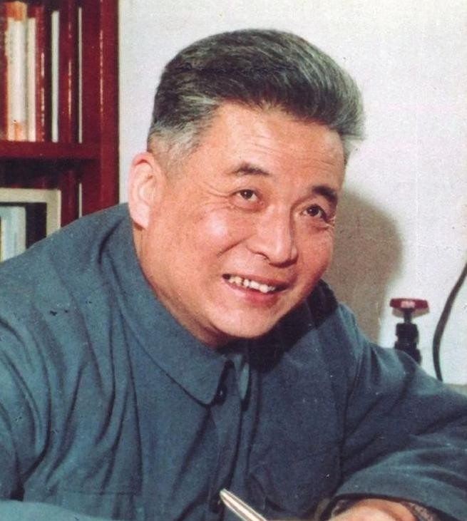 邓稼先临终建议核弹小型化

                          