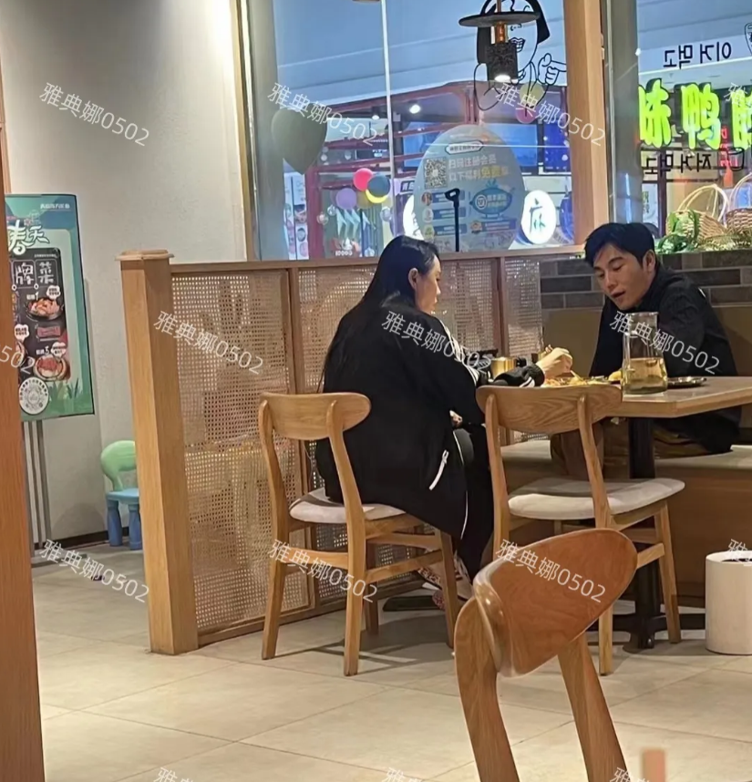 吃饭偶遇伊能静秦昊夫妇，秦昊本人跟电视上没啥区别，但伊能静本人没有网上吹得那么年