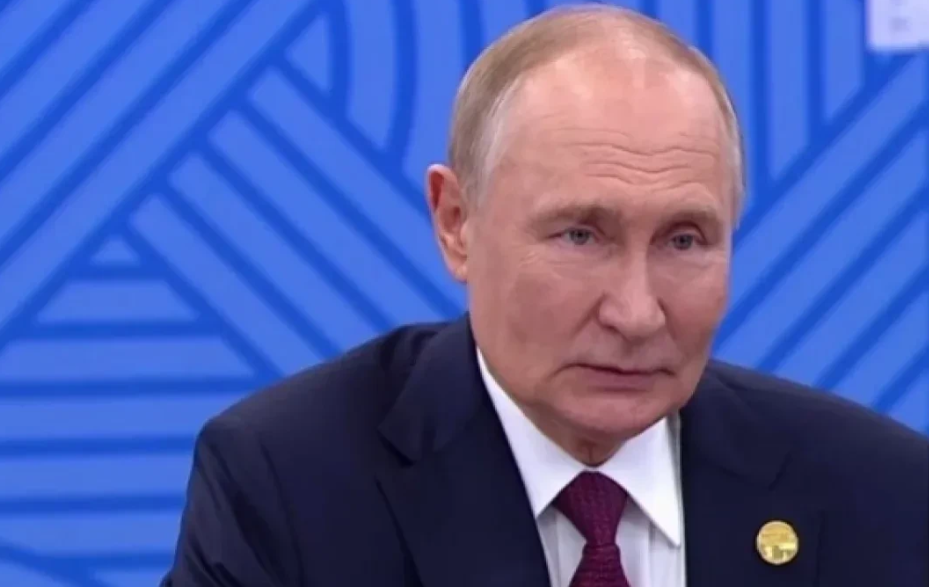 普京的模糊处理！10 月 24 日，俄罗斯普京在金砖国家第十六届峰会后的新闻发布