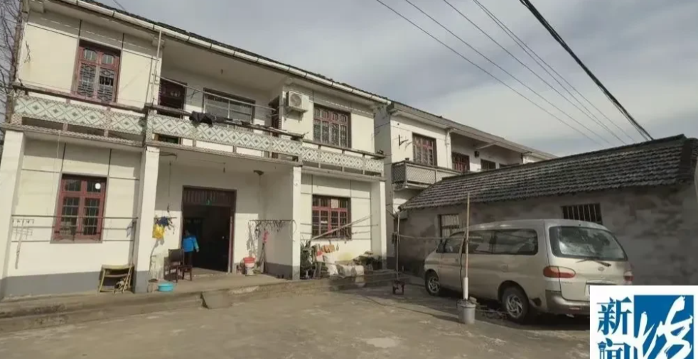 上海，男子将自建房租给了一个建筑工程的小老板，谁知小老板租了一段时间后就不辞而别