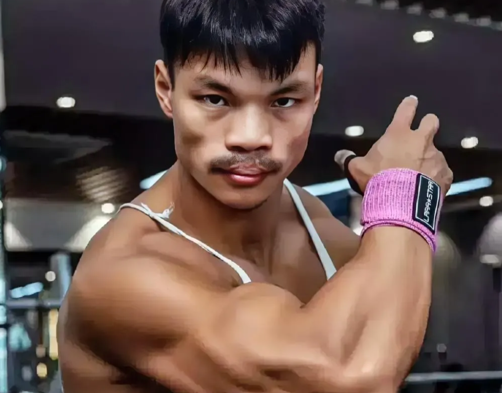 嘴哥太有头脑了

一、在三只羊感觉不对，各种骚操作保全自身——这操作，简直绝了！