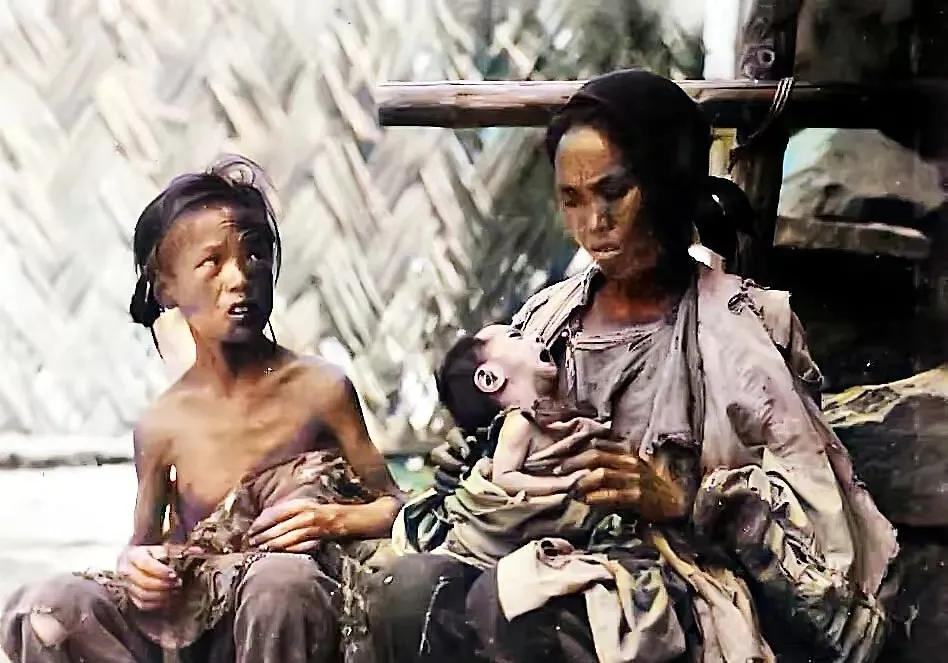 民国十八年，中国遭遇了一场百年不遇的灾难，整个国家沉浸在极度的痛苦中。哀鸿遍野，