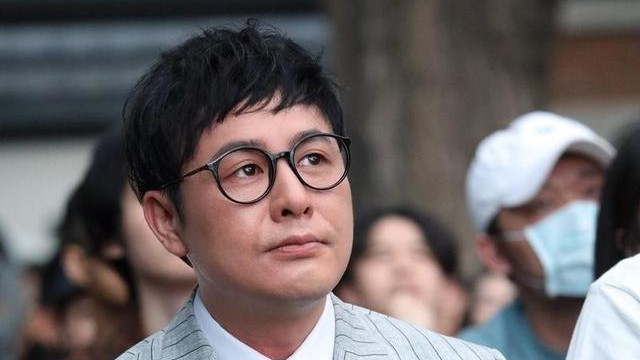 韩红公布地震捐款名单，张颂文机会不多了，网友：10块都不捐了？