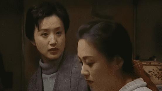她是知名女演员，48岁别墅被拍卖，退休金2500，如今63岁完美翻身