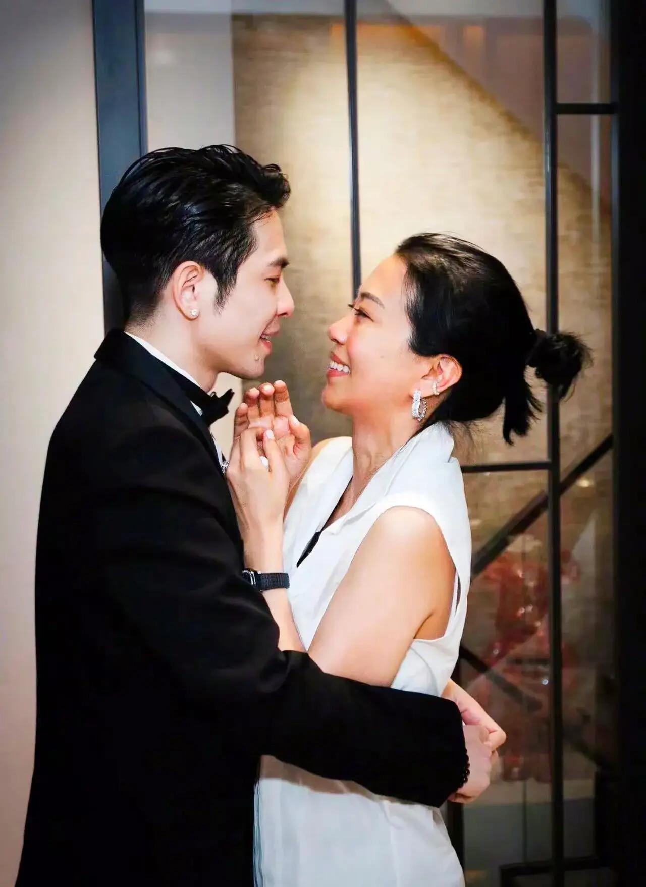 萧敬腾结婚：16年陪伴，终成正果