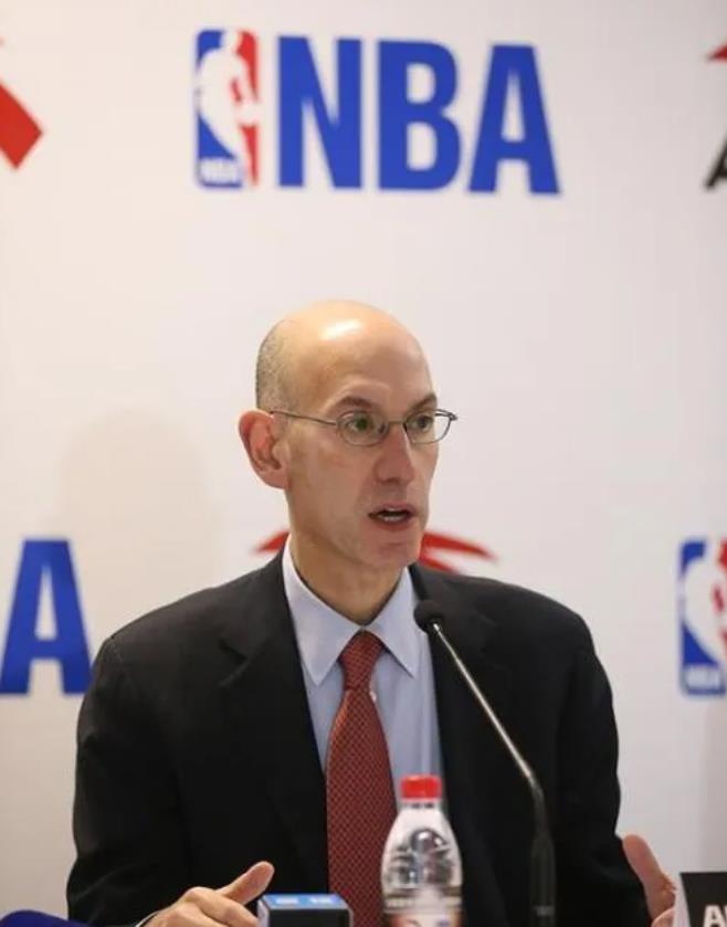 NBA今日消息
1、NBA官方：尼克斯后卫布伦森与火箭中锋申京分别当选东西部上周