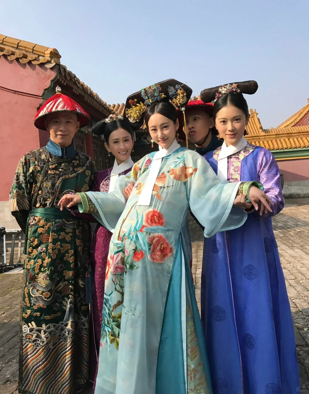 你们永寿宫上届和这届都是我带过最好的班
奇迹婉婉小分队！启动！
前有莞莞 后有婉