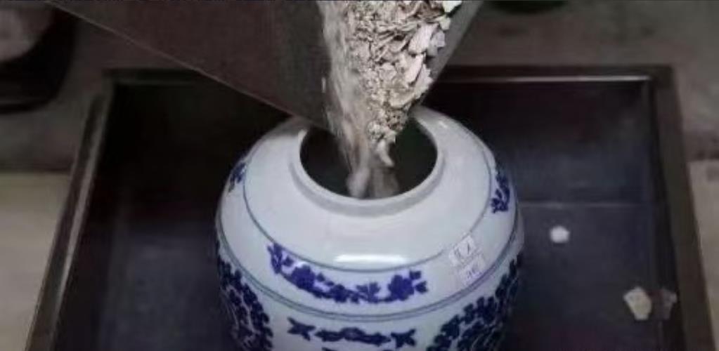 江苏淮安，小夫妻有了一个宝宝，生下来之后却发现宝宝患有不治之症，多次诊治后宝宝还