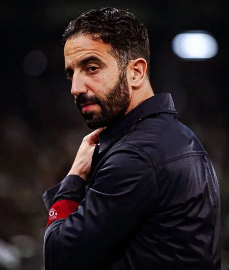 拒绝了利物浦
拒绝了拜仁
拒绝了巴塞罗那
他拒绝的所有球队都在踢欧冠比赛，但他决