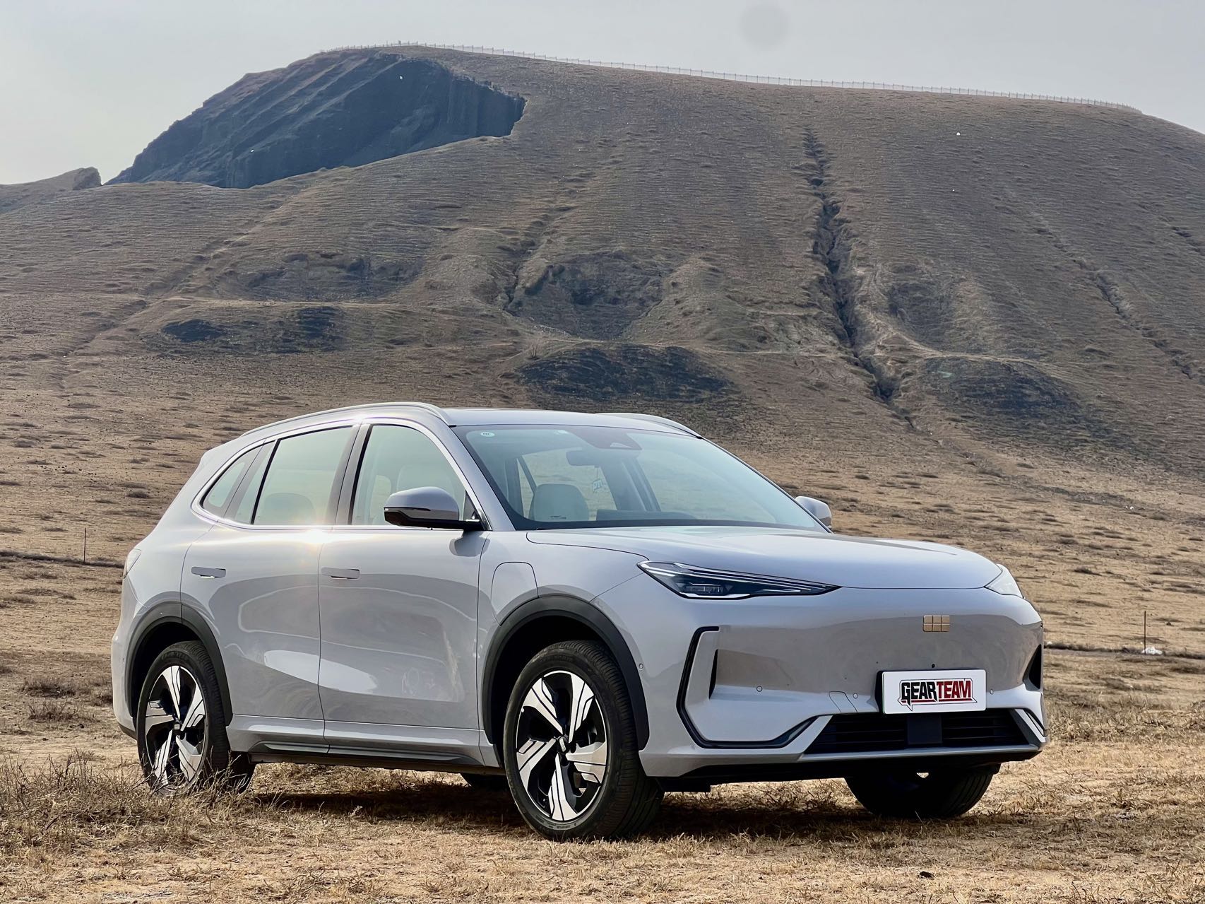 【银河E5提车3个月，7000公里的用车感受总结】1.银河E5的座舱氛围依旧耐看