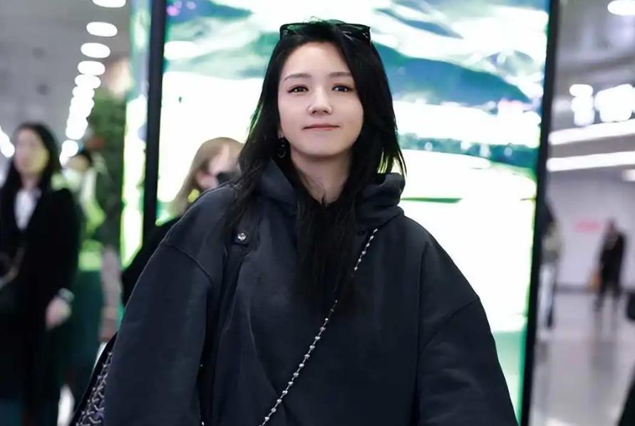 何洁为了参加《浪姐5》减肥，并且成功减掉了70斤。何洁曾多次表示希望参加《浪姐》