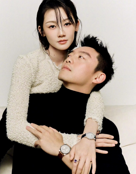 演员郑凯苗苗夫妇，情人节开启撒狗粮模式