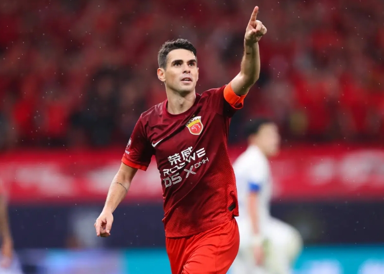 奥斯卡如果真想留在海港的话，那么海港开出的税前300万刀合同，奥斯卡可以随时签 