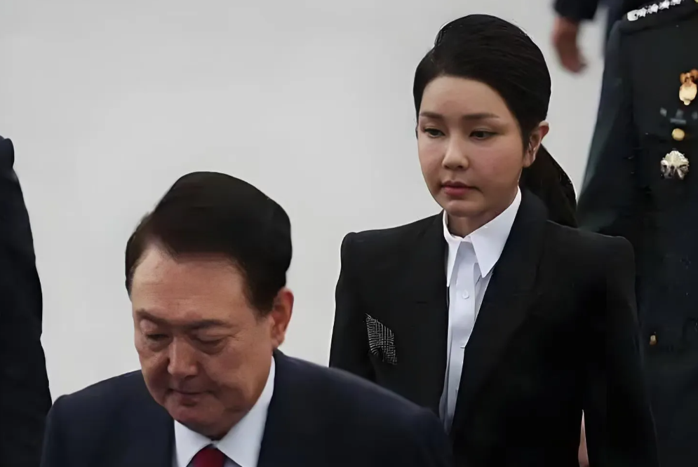 尹锡悦出不去了，却迎来了“头目”内乱指控，一旦成立，面临死刑！

当地时间1月2