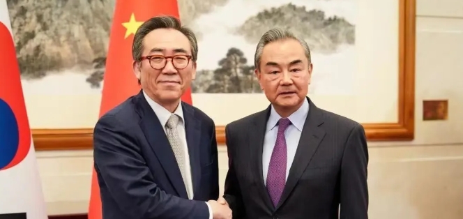韩国外长大胆宣示：中美一旦对碰，我们绝对站队美国！虽然中国是我们最大的贸易伙伴，