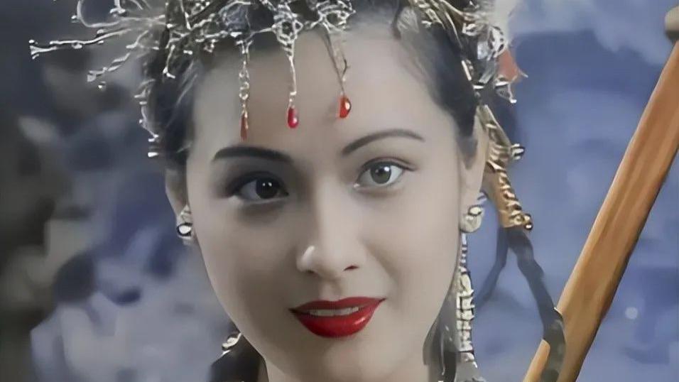 她是《西游记》最美女妖精，巅峰时息影，如今身价上亿成霸道女总裁