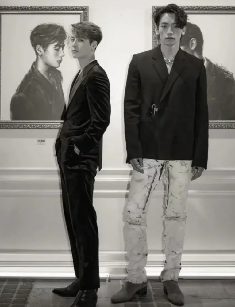 一直觉得，高个子男生很抢眼。
直到看见这张合影。
没错，是Rain和王嘉尔。
抢