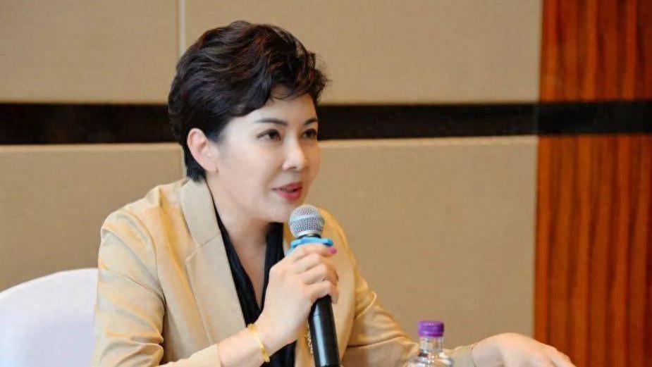 主持人阚丽君：连登三届春晚，64岁还未结婚，她到底在追求什么？