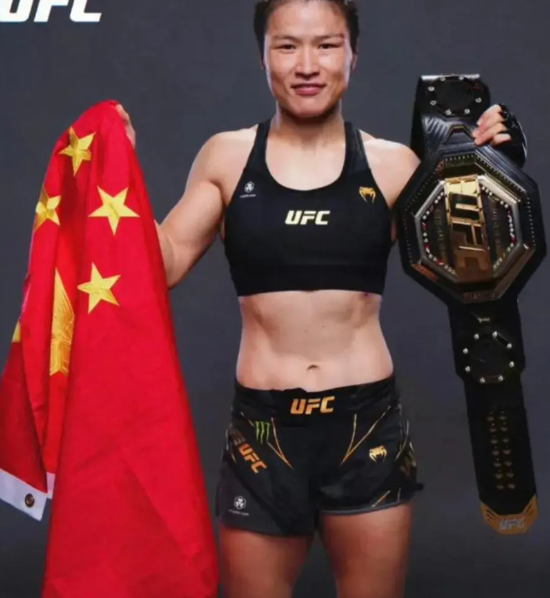 张伟丽赢了六次UFC冠军争夺战，且赢得漂亮。
2019年8月，张伟丽赢安德拉德。