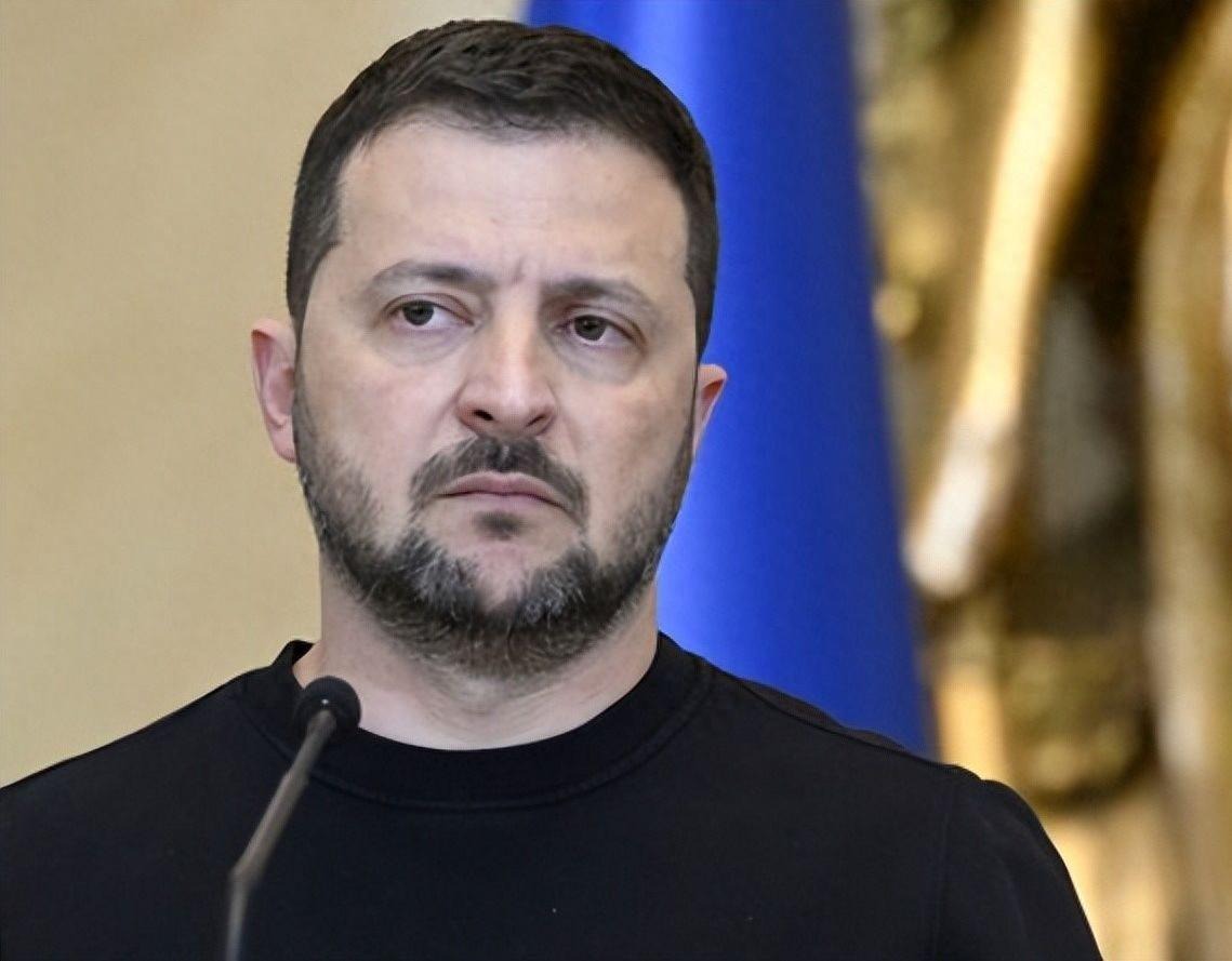 俄军即将“平推”基辅，美国对乌军援却批准了，哪料泽连斯基突然“松口和谈”！真是一