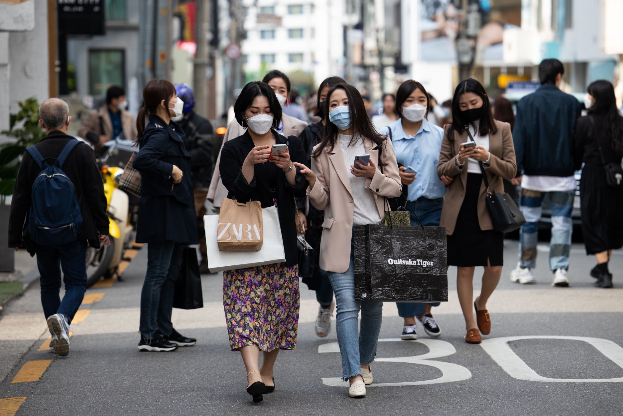 韩国、日本的人口会消失吗？

现在，东亚地区，包括韩国、日本、中国的人口增长率都