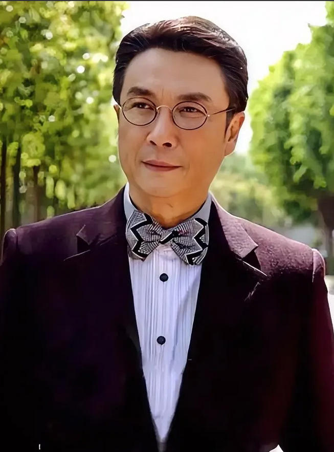 演员，刘松仁说，我的妈妈跟其他的妈妈蛮不一样的。我交了女朋友，一段时间又换女朋友