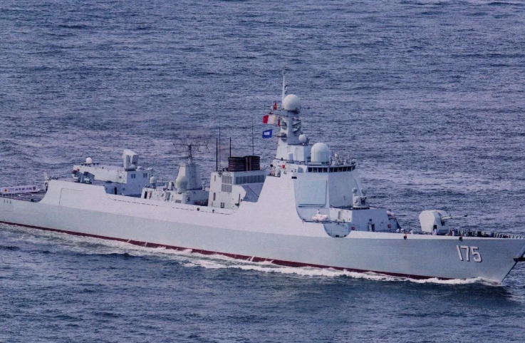 052D型导弹驱逐舰的主要参数包括全长约为156米，宽约为18米，满载排水量约为