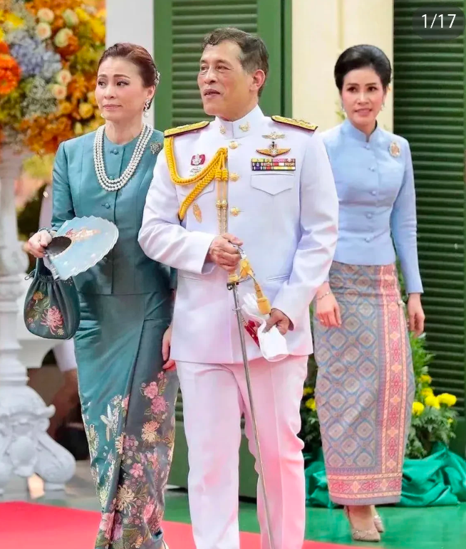 劲爆！
72岁泰王玛哈又开始捉妖了，这几天出尽了风头。一是诗妮娜贵妃晒出了“儿子