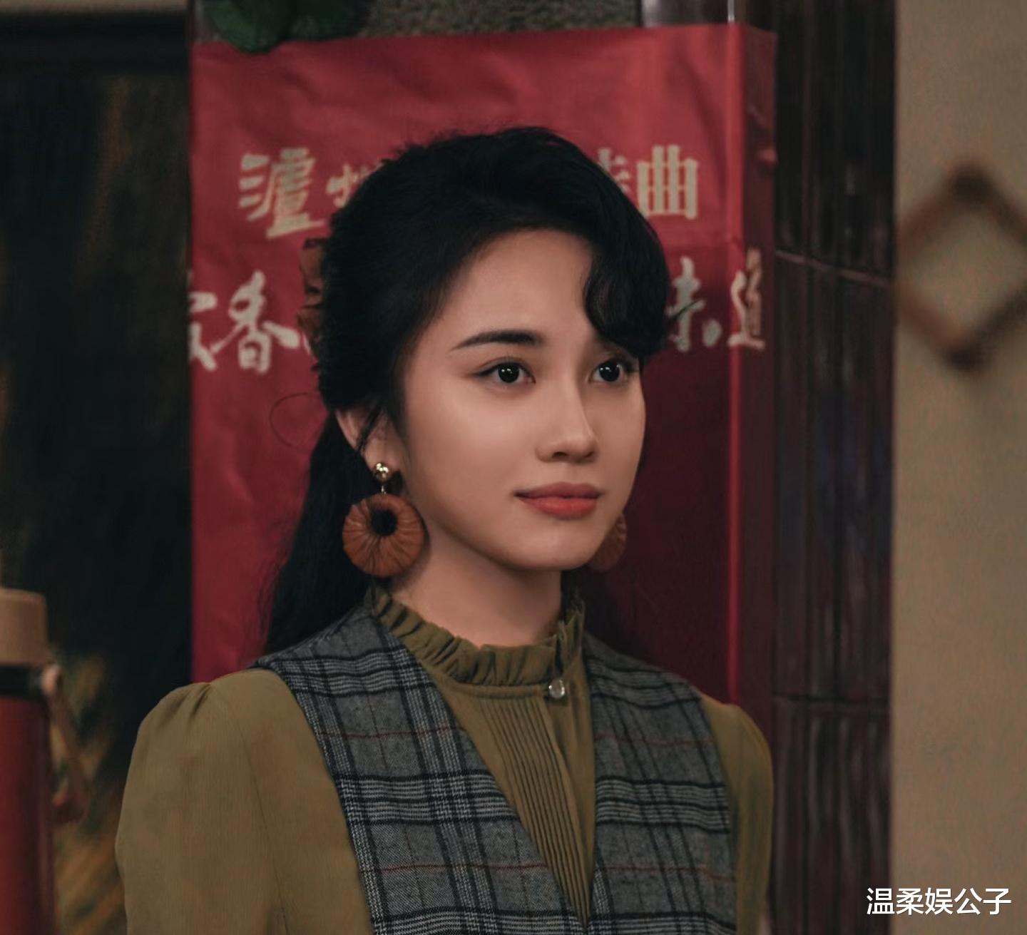 看到张艺谋的新女主角，再看王家卫的李宛妲，真是没对比就没伤害（王家卫张艺谋地位对比）-第4张图片-九妖电影
