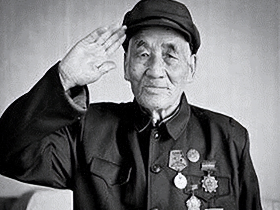 1997年，一女子忐忑不安的将电话打给47集团军，就是这通电话，让她的父亲直接住