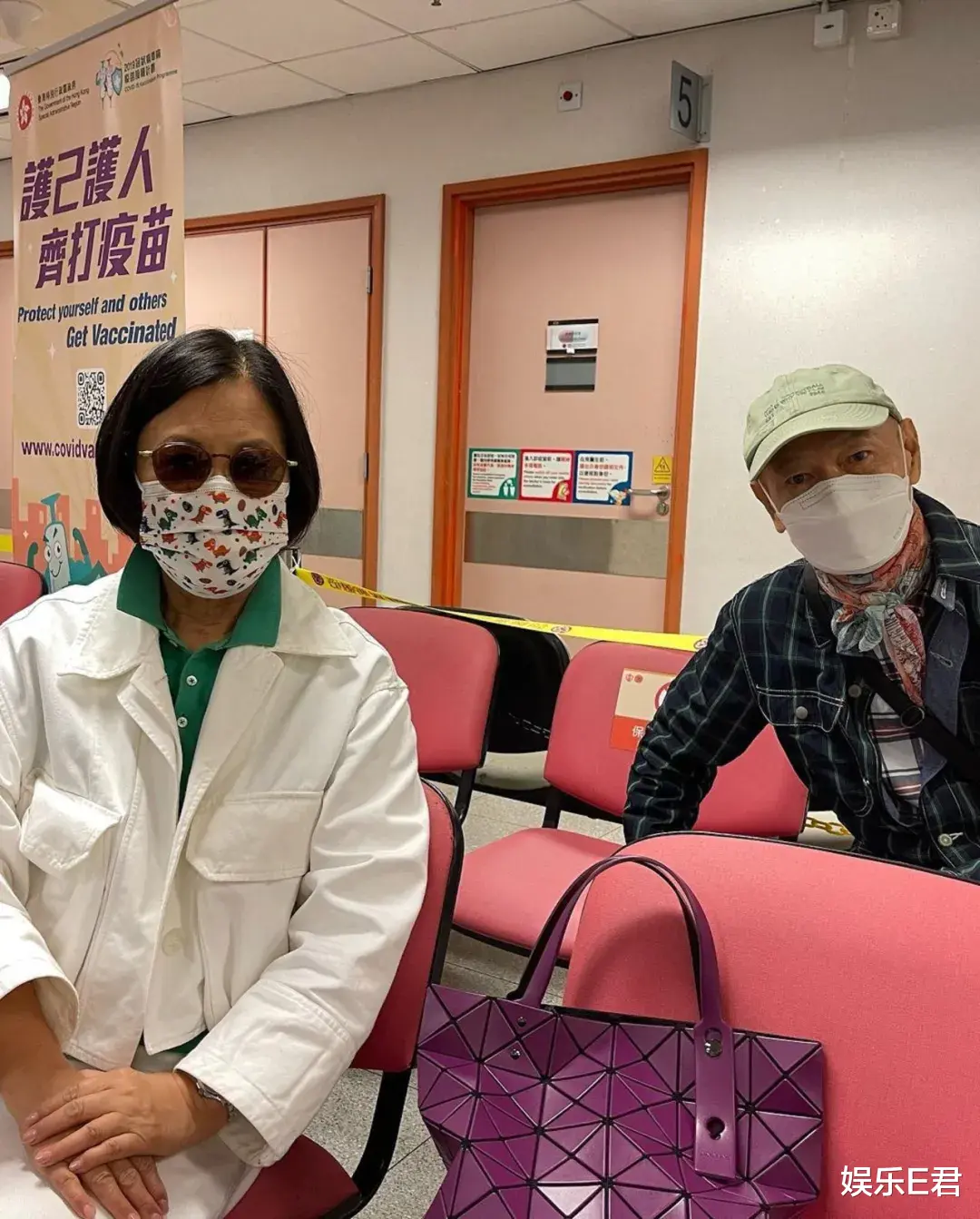 汪明荃与罗家英过中秋,穿拖鞋配GUCCI情侣装,被网友嘲讽太俗气(罗家英和汪明荃的爱情故事)-第10张图片-九妖电影 汪明荃与罗家英过中秋,穿拖鞋配GUCCI情侣装,被网友嘲讽太俗气(罗家英和汪明荃的爱情故事)-第10张图片-九妖电影
