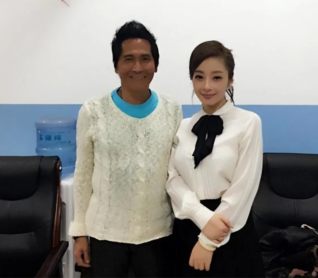 跟王祖贤相恋15年，转身娶小24岁娇妻