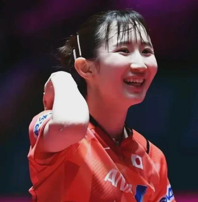 早田希娜最近状态是真好，感觉谁都打不过她似的，世界排名第五，估计很快就能进前三了