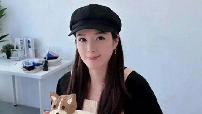 惊！苟芸慧再陷离婚传闻，生育分歧下老公缺位姐妹上位？