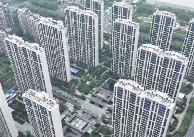 5月份，多个部门打出房地产政策“组合拳”，出台了包括首付比例最低降至15%、取消