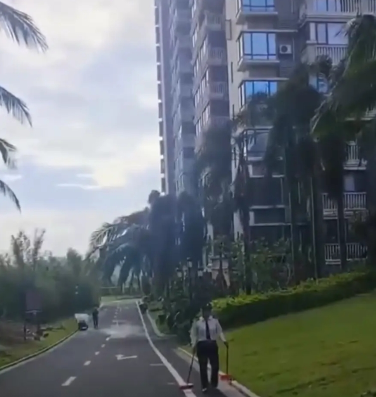 法院道歉了！海南，一男子收到物业通知，称房子被查封并已开始走法拍程序，可他并未背