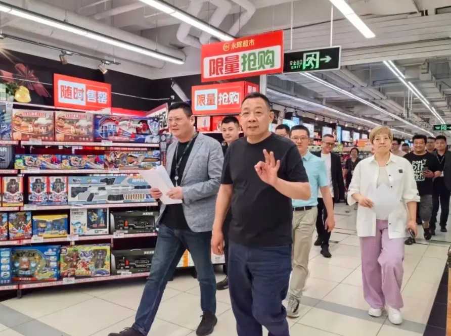 我就搞不懂了，为什么全国都在赞扬胖东来？
胖东来做的事情没什么大不了，不过是做好
