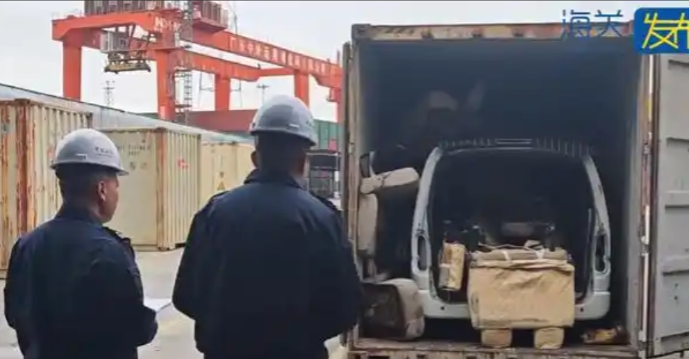 瞒天过海？广州黄埔海关，一批出口货物申报是“钢化玻璃”，工作人员打开货厢，吓了一